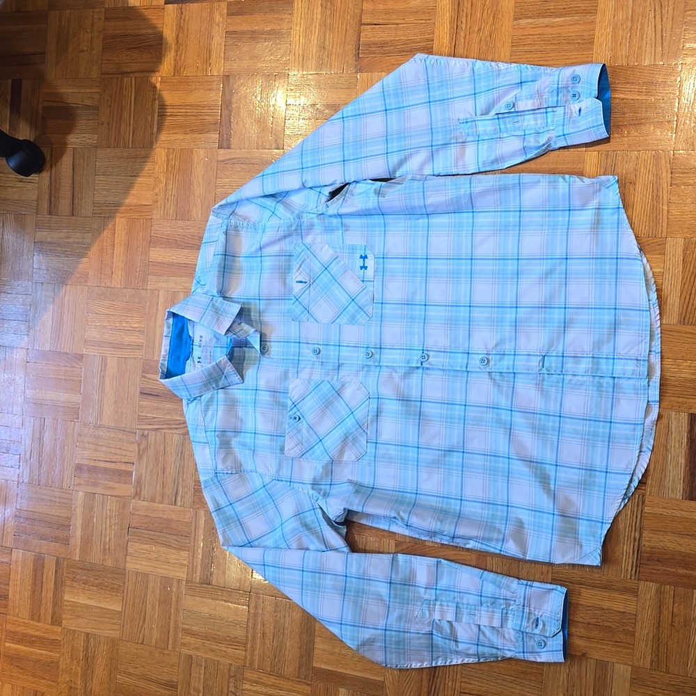 Under Armoir Shirt Size Medium.